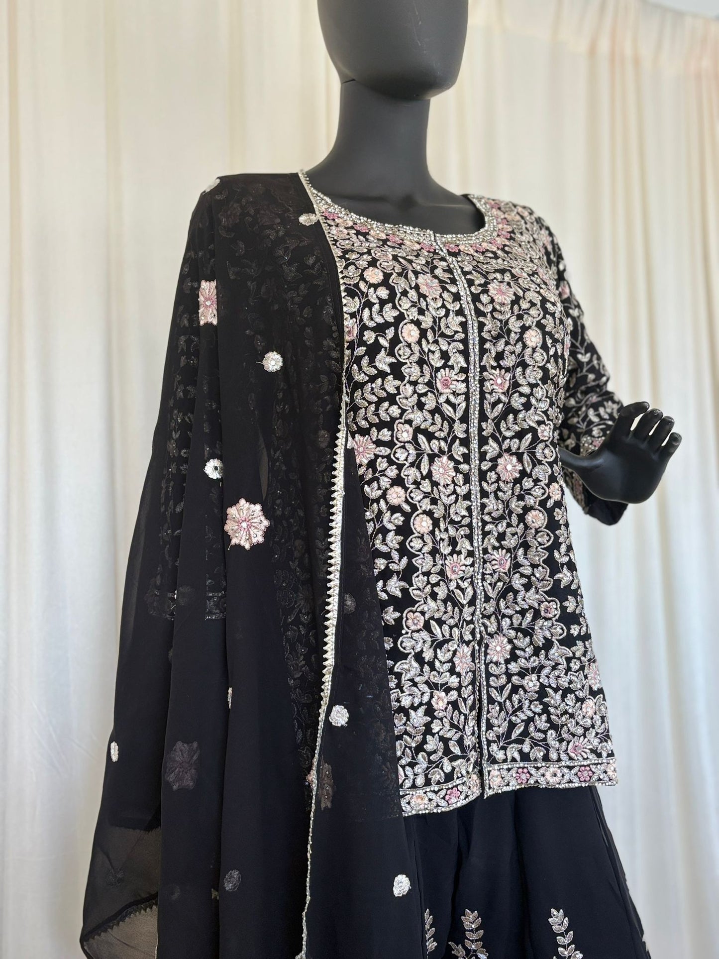 Jasmin Black Sharara