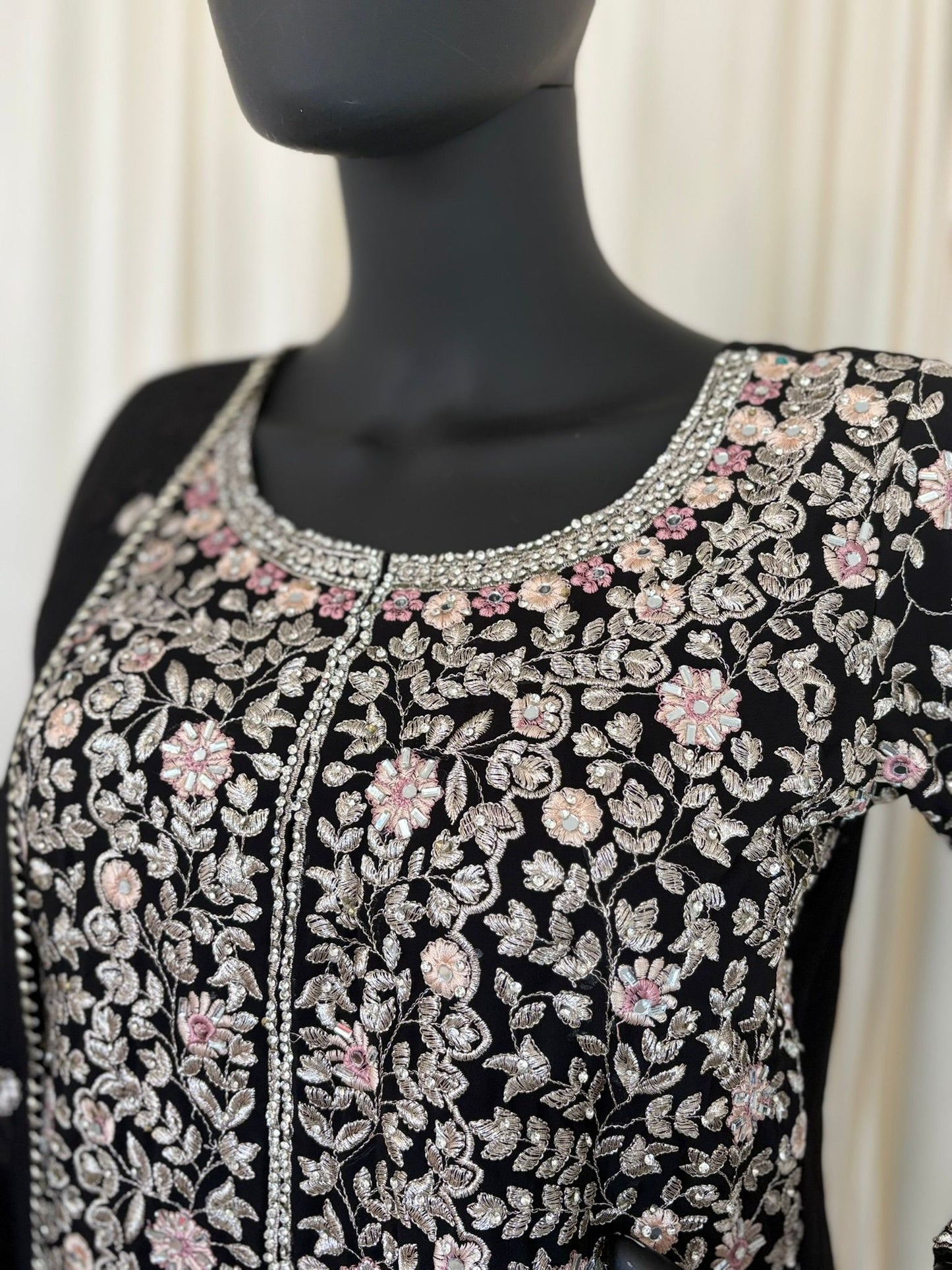 Jasmin Black Sharara