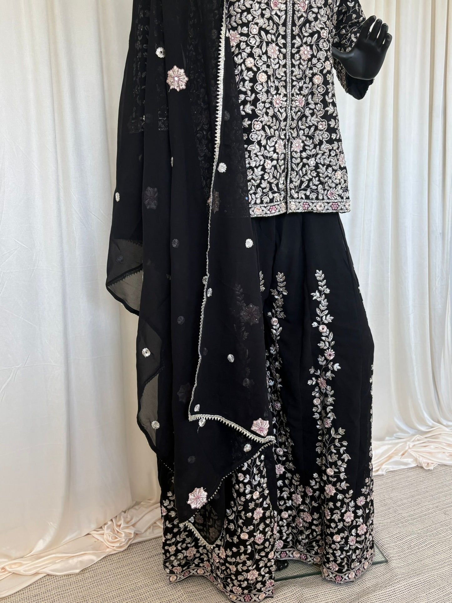 Jasmin Black Sharara