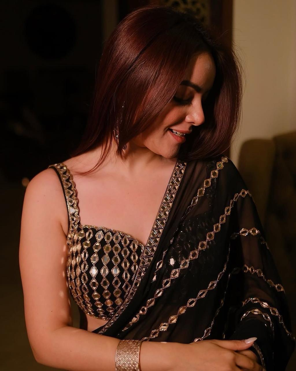 Black mirror saree